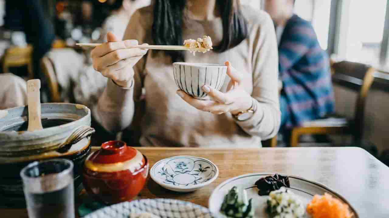 బరువు పెరగకుండా ఉండటానికి జపాన్ సంస్కృతిలోని 7 అలవాట్లు..!