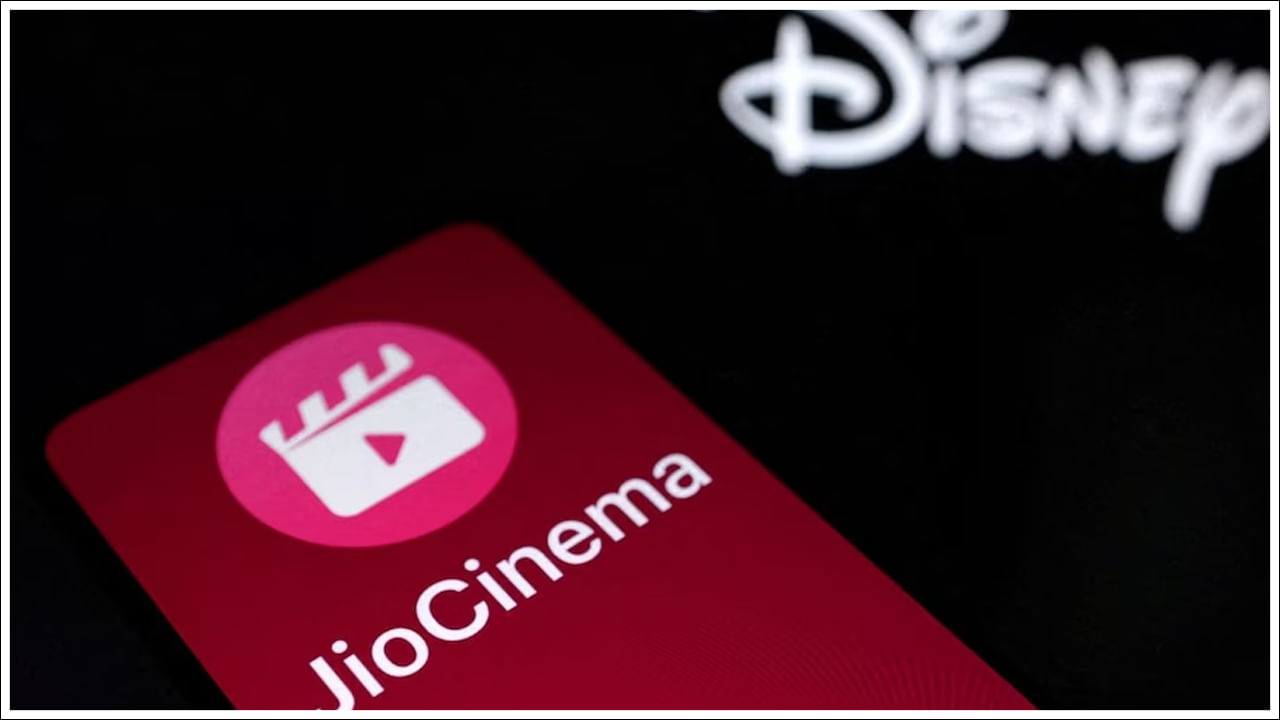 ఇక నుంచి జియో సినిమా అనేది ప్రత్యేకంగా ఉండదు. డిస్నీ+ హాట్‌స్టార్, జియో హాట్‌స్టార్‌ రెండు కలిసిపోవడంతో జియో సినిమా కూడా అందులోనే రానుంది. మీరు జియో సినిమా యాప్‌ను ఓపెన్‌ చేసినా నేరుగా జియో హార్ట్‌స్టార్‌కు వెళ్తారు. అక్కడి నుంచే కంటెంట్‌ను చూడవచ్చు.