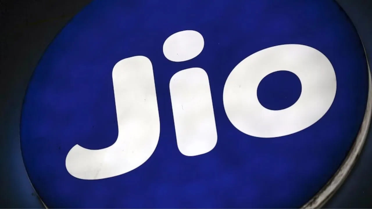 జియో ప్లాన్ నియమాలు: మార్చి 17 కి ముందు రీఛార్జ్ చేసుకునే కస్టమర్లు రూ. 100 యాడ్-ఆన్ ప్యాక్ ద్వారా ఈ ఆఫర్‌ను పొందవచ్చు. JioHotstar ఉచిత ప్యాక్ మార్చి 22, 2025 క్రికెట్ సీజన్ మొదటి మ్యాచ్ రోజు నుండి 90 రోజుల పాటు యాక్టివ్‌గా ఉంటుంది. ఈ ఆఫర్‌ను పొందడానికి, ఇప్పుడే jio.comని సందర్శించండి లేదా సమీపంలోని Jio స్టోర్‌ను సందర్శించండి.