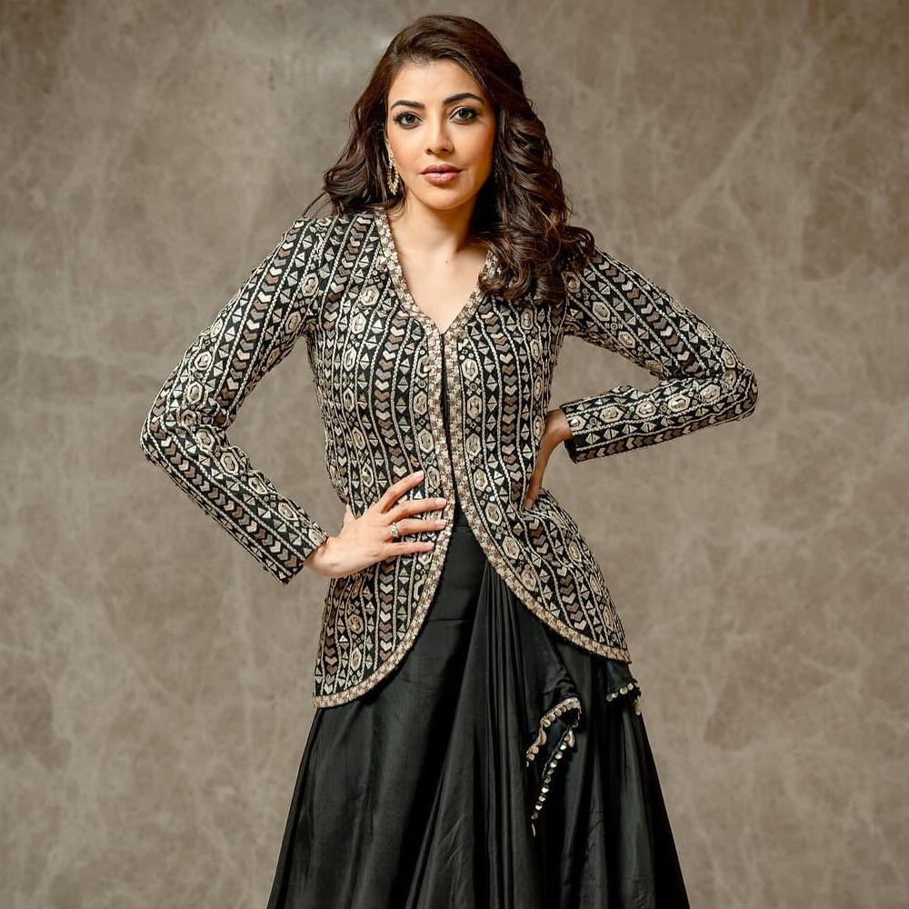 అందులో కథకు కాజల్ క్యారెక్టర్ అక్కర్లేదని.. షూటింగ్ చేసాక తప్పించారు కొరటాల శివ. ఆ తర్వాత నాగార్జున ఘోస్ట్ సినిమాలోనూ హీరోయిన్‌గా తీసుకుని.. తర్వాత తప్పించారు. 