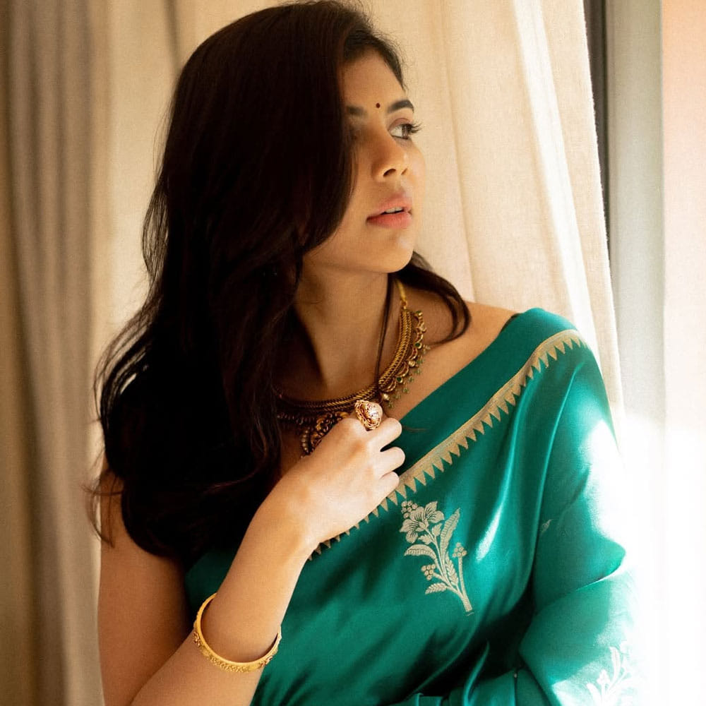  ఆర్కిటెక్చరల్ డిజైన్ చదివిన కళ్యాణి, నటనలోకి రాకముందు సినిమాల సెట్‌లో పనిచేసింది. విక్రమ్ 'ఇరుముగన్', హృతిక్ రోషన్ 'క్రిష్ 3' చిత్రాలకు ఆర్ట్ డైరెక్టర్ అసిస్టెంట్‌గా పనిచేసింది. 