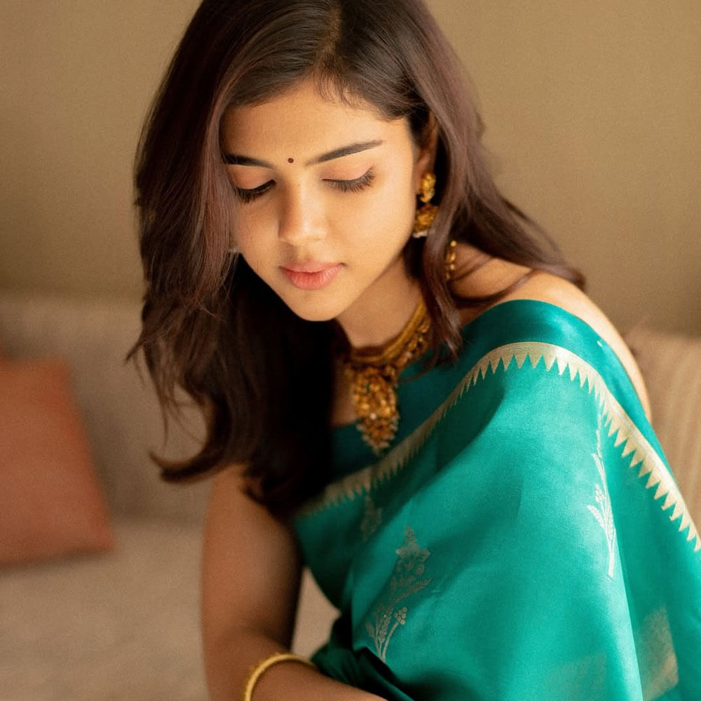 తెలుగులో ఆమె నచంచిన చిత్రాలన్నీ ప్లాప్ అయ్యాయి. దీంతో నెమ్మదిగా ఈ బ్యూటీకి ఆఫర్స్ తగ్గిపోయాయి. ప్రస్తుతం మలయాళంలో వరుస సినిమాల్లో నటిస్తూ బిజీగా ఉంది. ఈ అమ్మడు తెలుగు ఆఫర్స్ కోసం ఎదురుచూస్తుంది. 