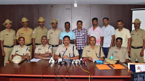 కుంభమేళాకు వెళ్లిన అన్న.. ఇక్కడ తమ్ముడి హత్య! పోలీసుల విచారణలో షాకింగ్ నిజాలు