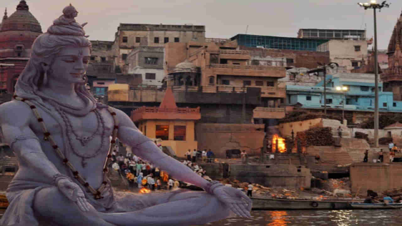 ఒరిగిపోతున్న ఆలయం.. నిత్యం రగిలే చితిమంటలు.. కాశీ ఘాట్‌ల గురించి ఈ రహస్యాలు మీకు తెలుసా?