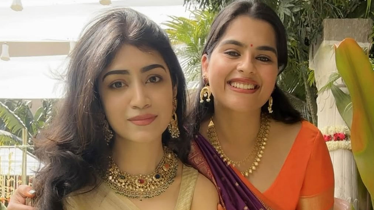 జబర్దస్త్ కమెడియన్ వేణు దర్శకత్వంలో తెరకెక్కిన బలగం సినిమా బ్లాక్ బస్టర్ హిట్ అందుకుంది. ఈ సినిమాలో హీరోయిన్గా కావ్యా కళ్యాణ్ చేశారు. ఈ సినిమాతోనే ఈ బ్యూటీ హీరోయిన్గా వెండితెరకు పరిచయమైంది.