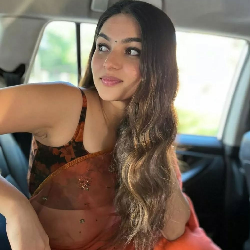 డ్రాగన్ సినిమాతో మరింత పాపులర్ అయిన కయదు లోహర్.. నాలుగేళ్ల క్రితమే సినీరంగంలోకి అడుగుపెట్టింది. 2021లో కన్నడలో ముగిల్పేటే సినిమాతో తెరంగేట్రం చేసింది. 