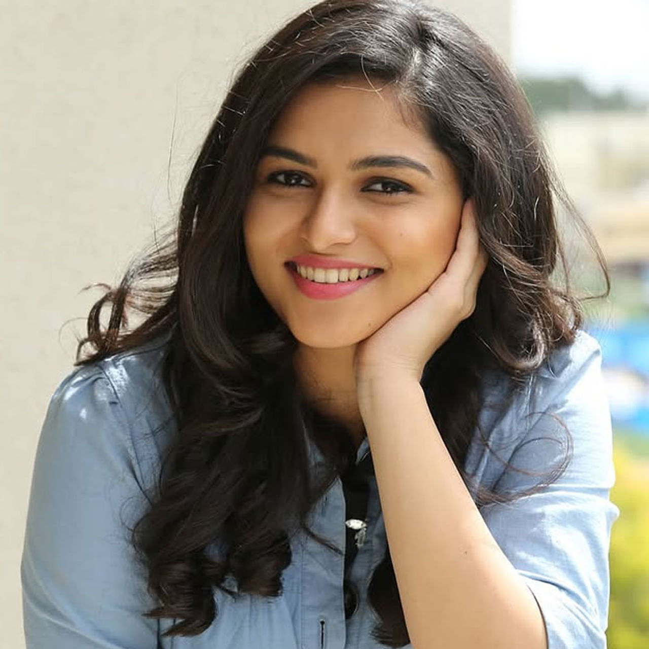 ప్రస్తుతం బాక్సాఫీస్ వద్ద పాజిటివ్ రెస్పాన్స్ తో దూసుకుపోతున్న సినిమా డ్రాగన్. కోలీవుడ్ హీరో ప్రదీప్ రంగనాథన్ నటించిన ఈ చిత్రాన్ని తెలుగులోనూ రిలీజ్ చేయగా మంచి రెస్పాన్స్ వస్తుంది. ఈ సినిమా కయదు లోహర్ హీరోయిన్. 