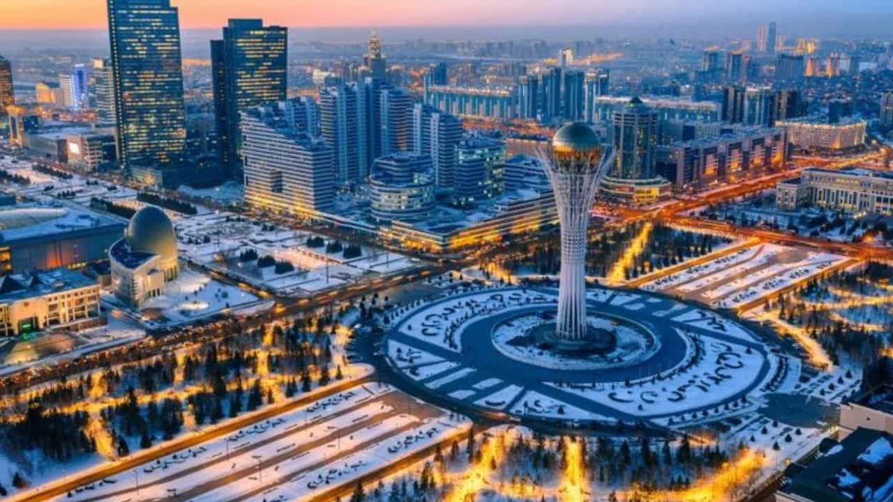 కజకిస్తాన్ (Kazakhstan) భారతీయ పౌరులు 14 రోజుల పాటు వీసా లేకుండా కజకిస్తాన్‌లోకి పర్యటనలు చేయవచ్చు. అల్మాటీ సాంస్కృతిక కేంద్రమైన నూర్-సుల్తాన్ ఆధునిక నగర దృశ్యాన్ని తిలకించవచ్చు. అదే విధంగా దేశంలోని విభిన్న సహజ ప్రకృతి దృశ్యాలను అన్వేషించవచ్చు. 
