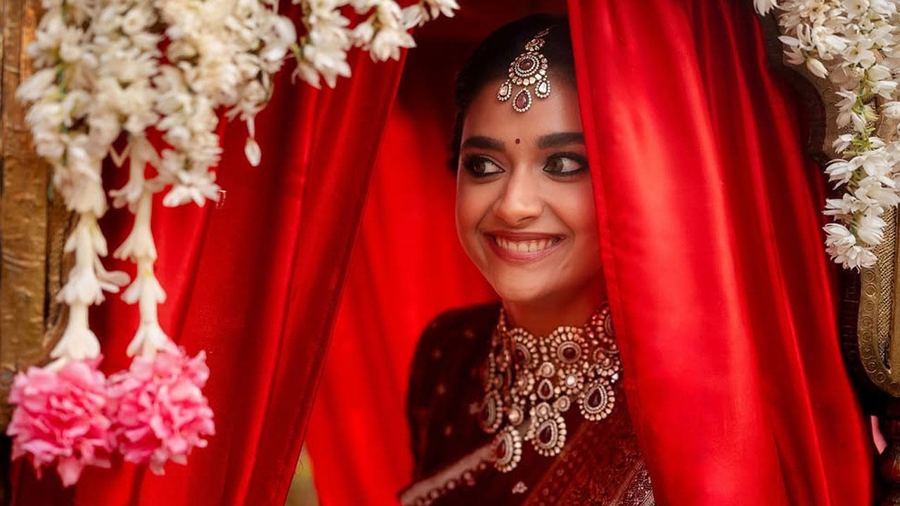 ఇక ఈ అమ్మడుకు ప్రస్తుతం తెలుగులో అవకాశాలు తగ్గడంతో ఈ ముద్దుగుమ్మ నార్త్ వైపు కన్నేసింది. అక్కడ పలు సినిమాలు చేస్తూ చాలా బిజీ అయిపోయింది ఈ అమ్మడు.