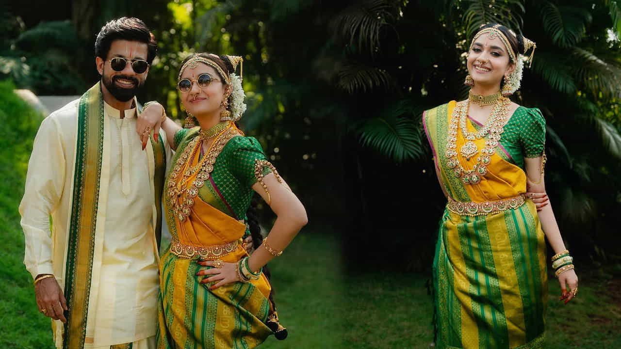 ప్రస్తుతం కీర్తి సురేష్ షేర్ చేసిన తన పెళ్లి ఫొటోలు సోషల్ మీడియాలో తెగ వైరల్ అవుతున్నాయి. దీంతో కీర్తి పెళ్లి కూతురుగా చాలా బాగుంది అని కామెంట్స్ చేస్తున్నారు తన అభిమానులు.