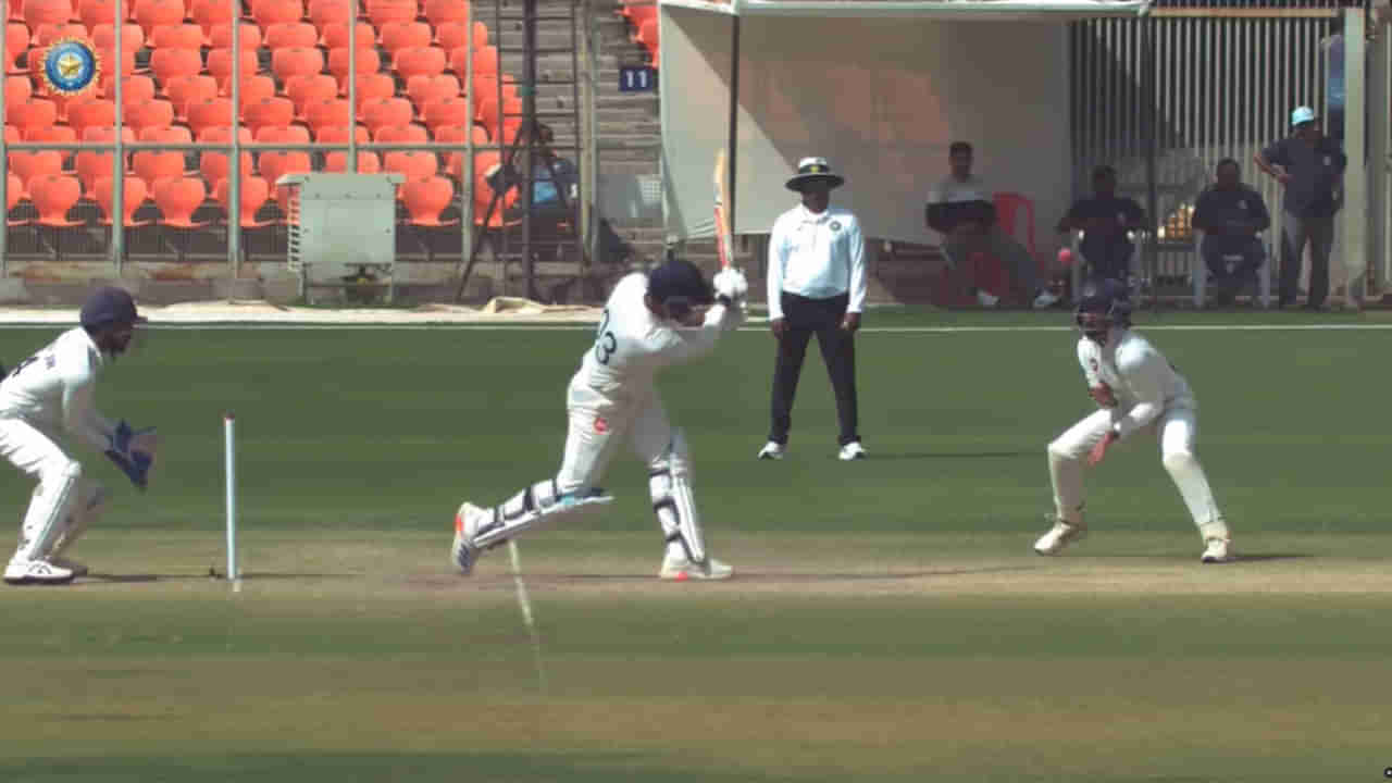 Video: ఇదెక్కడి ఊరమాస్ మ్యాచ్ మావా.. సెమీస్‌లో ఊహించని ట్విస్ట్.. హెల్మెట్ దెబ్బకు మారిన రిజల్ట్