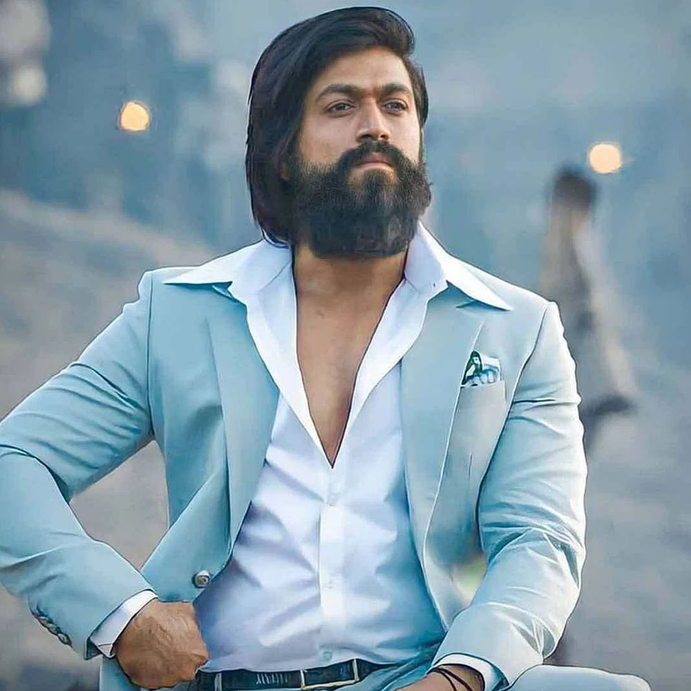 రాజమౌళి వేసిన బాటలో ప్రశాంత్ నీల్ కూడా నడిచారు. కేజియఫ్ సిరీస్ బాలీవుడ్ను దున్నేసింది. అలాగే ట్రిపుల్ ఆర్తో మరోసారి నార్త్ ఆడియన్స్ నాడి పట్టుకున్నారు రాజమౌళి.