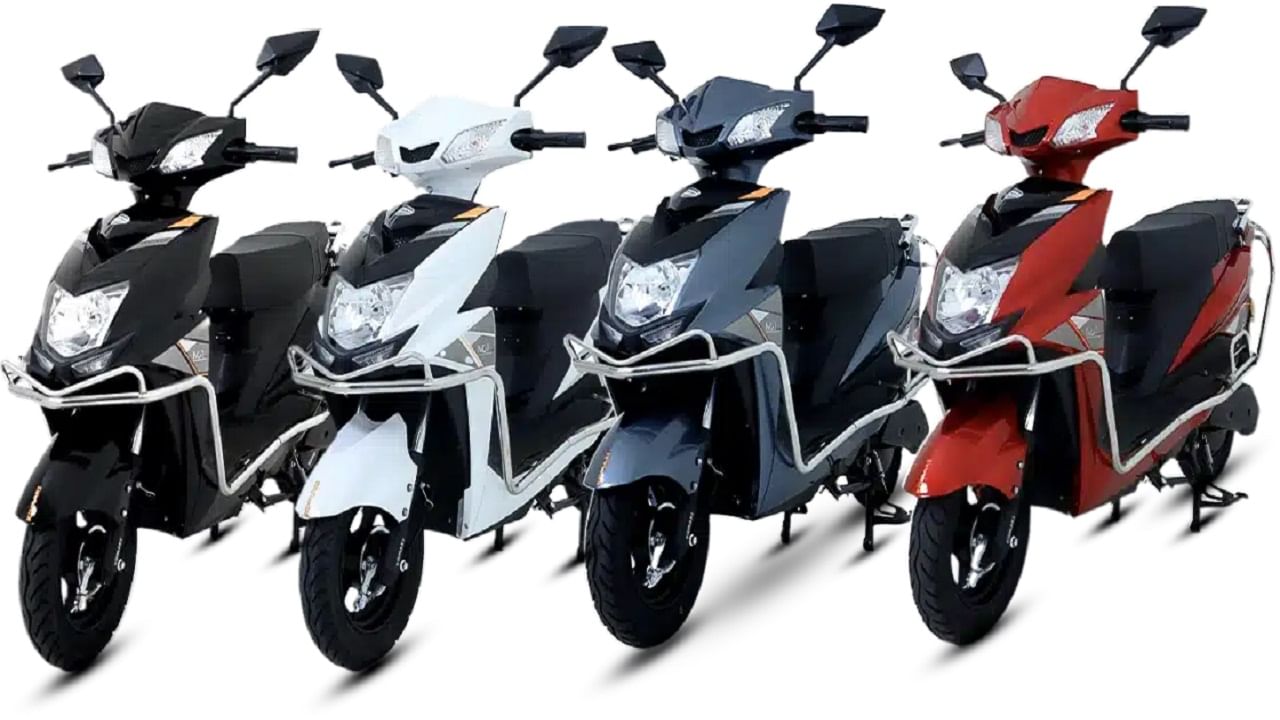 కోమాకి ఎక్స్ వన్ ఎస్ బైక్ లో లిథియం - అయాన్ బ్యాటరీ ఏర్పాటు చేశారు. పోర్టబుల్ చార్జర్ తో సుమారు 4 నుంచి 5 గంటల్లో దీని బ్యాటరీని ఫుల్ చార్జింగ్ చేయవచ్చు. ఒక్క చార్జిపై సుమారు 150 కిలోమీటర్లు ప్రయాణం సాగించవచ్చు. ఈ స్కూటర్ కేవలం రూ.59,990 (ఎక్స్ షోరూమ్)కు అందుబాటులో ఉంది.