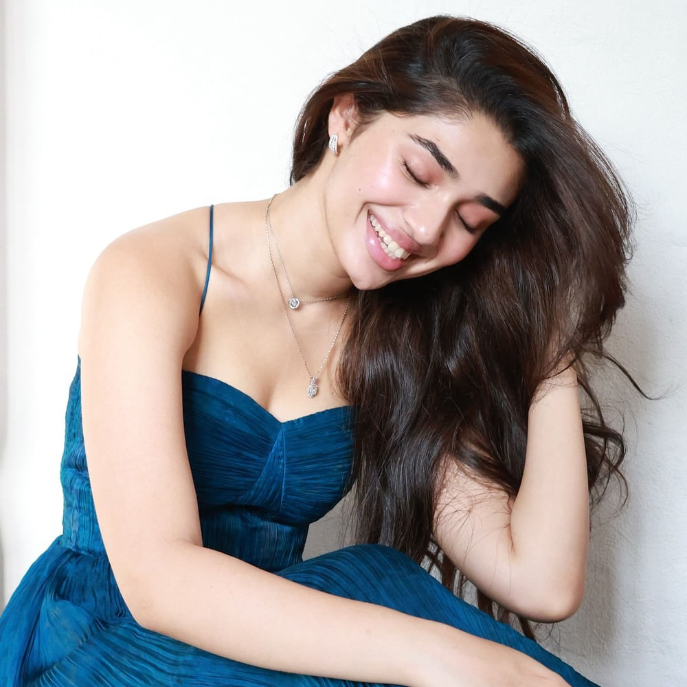 మన దగ్గర ఉప్పెనతో సూపర్‌ డూపర్‌ అనిపించుకున్న కృతి శెట్టి లాస్ట్ ఇయర్‌ టొవినో థామస్‌తో మలయాళం సినిమా చేశారు. ఆ సినిమా అక్కడ మంచి టాక్‌ తెచ్చుకుంది.  