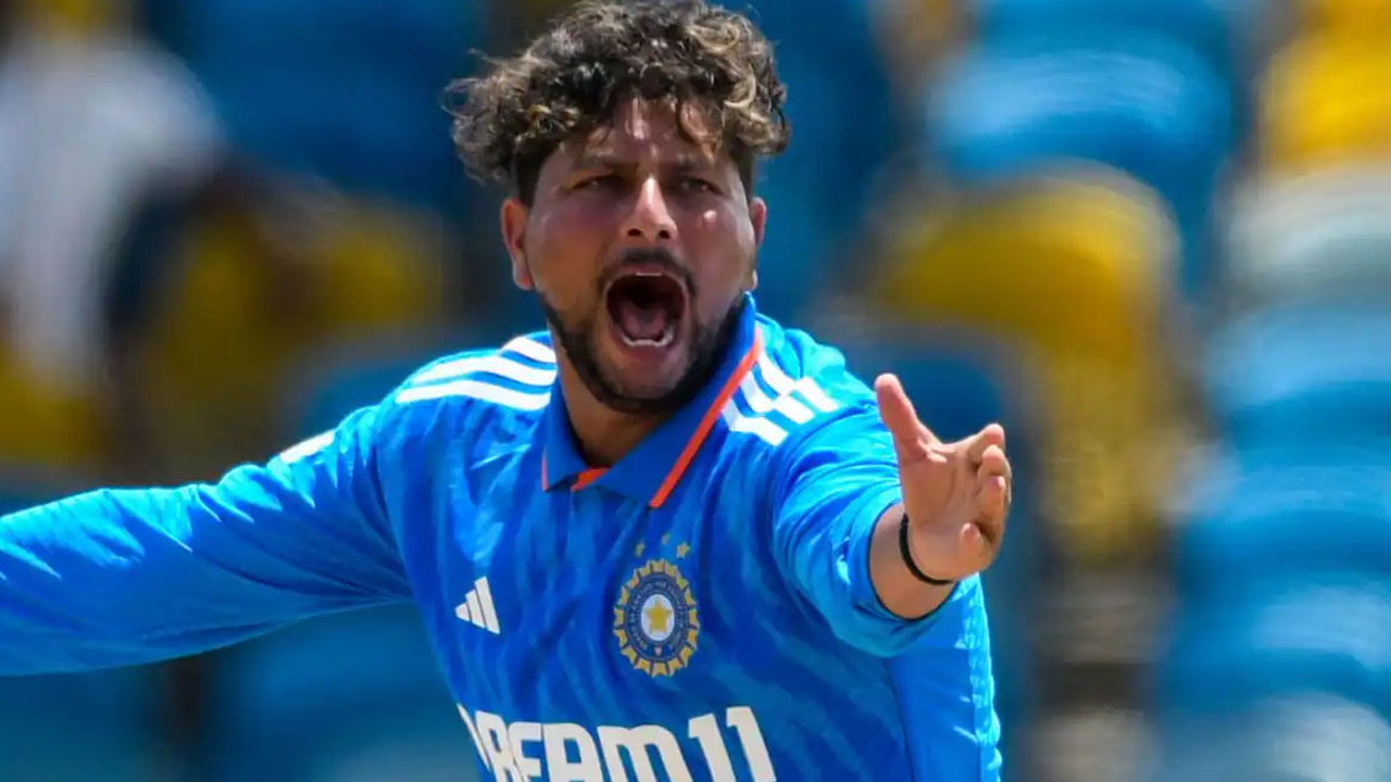 1. కుల్దీప్ యాదవ్: బంగ్లాదేశ్‌తో జరిగిన మ్యాచ్‌లో చైనామన్ బౌలర్ కుల్దీప్ యాదవ్ ఒక్క వికెట్ కూడా తీయలేకపోయాడు. అతని నుంచి ఇంతటి ప్రదర్శనను జట్టు, అభిమానులు అస్సలు ఊహించలేదు. కుల్దీప్ తన 10 ఓవర్లలో 43 పరుగులు ఇచ్చాడు. కుల్దీప్ ప్రదర్శన చూస్తుంటే, పాకిస్తాన్‌తో జరగనున్న మ్యాచ్‌లో అతను ఆడకపోవడమే అనిపిస్తోంది. అతని స్థానంలో, వరుణ్ చక్రవర్తిని ప్లేయింగ్ 11 లో భాగం చేయవచ్చు.