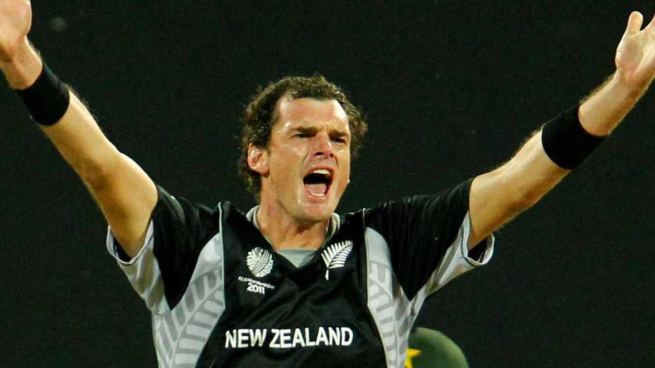 న్యూజిలాండ్‌ ఆటగాడు కైల్ మిల్స్ 28 వికెట్లతో నంబర్‌ వన్‌ ప్లేస్‌లో ఉన్నాడు. 2002 నుంచి 2013 మధ్య జరిగిన ఛాంపియన్స్‌ ట్రోఫీల్లో 15 మ్యాచ్‌లు ఆడిన మిల్స్‌ 17.25 యావరేజ్‌తో 28 వికెట్లు పడగొట్టాడు. రెండు సార్లు 4 వికెట్ల హాల్‌ సాధించాడు. ఎకానమీ 4.29గా ఉంది. 