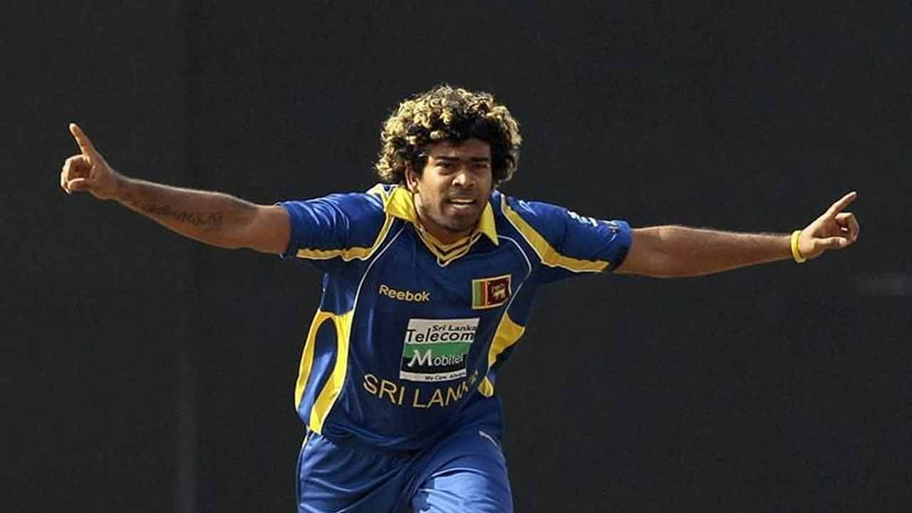 ఇక రెండు స్థానంలో శ్రీలంక దిగ్గజ మాజీ బౌలర్‌ లసిత్‌ మలింగా ఉన్నాడు. తన వేగంతో, ప్రత్యేకమైన బౌలింగ్‌ శైలితో గుర్తింపు తెచ్చుకున్న మలింగా 2006 నుంచి 2017 మధ్య ఛాంపియన్స్‌ ట్రోఫీల్లో 16 మ్యాచ్‌లు ఆడాడు. అందులో 30.64 యావరేజ్‌తో 25 వికెట్లు పడగొట్టాడు. రెండు సార్లు 4 వికెట్ల హాల్‌ సాధించాడు. ఎకానమీ వచ్చేసి 5.31గా ఉంది. 