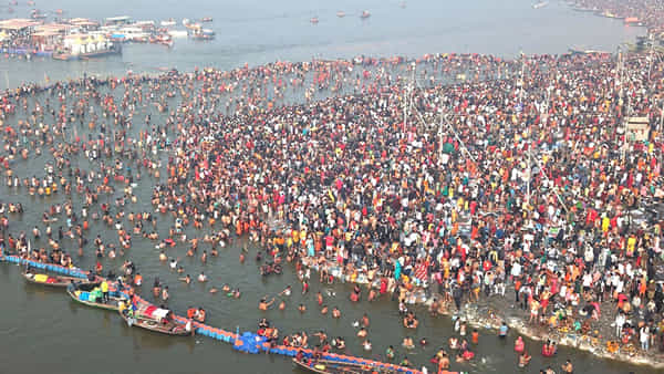 Maha Kumbh 2025: రికార్డులే రికార్డులు.. కుంభమేళాకు చివరి రోజున ఎంత మంది వచ్చారో తెలుసా..?