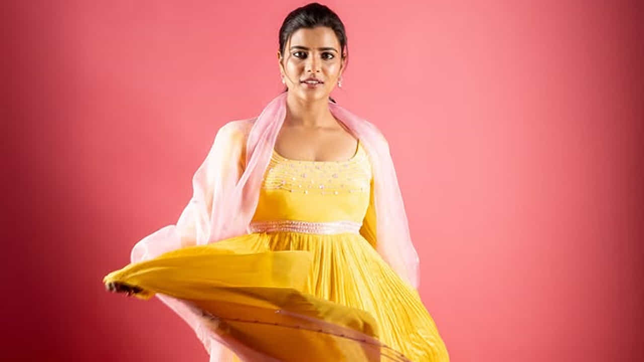 పేరుకు తెలుగమ్మాయి అయినప్పటికీ ఎక్కువగా తమిళ చిత్రాల్లో మాత్రమే నటించింది ఈ ముద్దుగుమ్మ. అక్కడ ఆమె స్టార్. 2019లో స్పోర్ట్స్ డ్రామా కౌసల్య కృష్ణమూర్తి చిత్రంతో తెలుగు చలనచిత్ర అరంగేట్రం చేసి బ్లాక్ బస్టర్ అందుకుంది. తర్వాత తెలుగులో వరల్డ్ ఫేమస్ లవర్, రిపబ్లిక్ సినిమాలు చేసింది. ఇవి అంతగా మెప్పించలేదు.