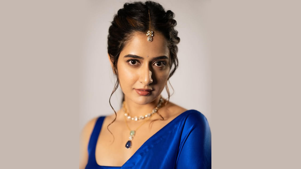 5 ఆగస్టు 1996న కర్ణాటక రాష్ట్ర రాజధాని బెంగుళూరుకి 70 కిలోమీటర్ల దూరంలో ఉన్న తుమకూరులో ఓ హిందూ కుటుంబంలో జన్మించింది ఆషికా రంగనాథ్.రంగనాథ్ మరియు సుధా రంగనాథ్ ఈమె తల్లిదండులు.