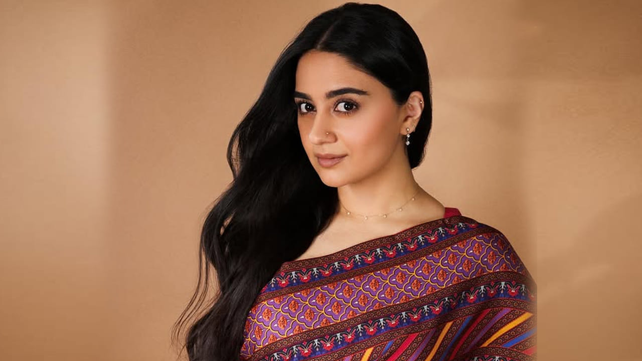 ఇమాన్వి.. ఈమె మరో పేరు ఇమాన్ ఇక్బాల్ ఎస్మాయిల్. ఈ ముద్దుగుమ్మ మాజీ పాకిస్తాన్ సైనిక అధికారి కుమార్తె. నటి, డ్యాన్సర్, కొరియోగ్రాఫర్,  కంటెంట్ క్రియేటర్‎గా ప్రసిద్ధి చెందిన బహుముఖ కళాకారిణి. ఆమె సోషల్ మీడియా ప్లాట్‌ఫామ్‌లలో మిలియన్ల మంది ఫాలోవర్స్‎ను కలిగి ఉంది. ఇది ఆమెని ఆమెని ఫేమస్ ఇన్ఫ్లుయెన్సుర్‎ని చేసింది.