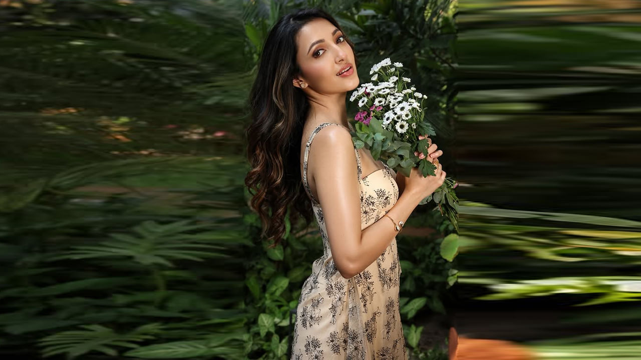 2023లో కామెడీ డ్రామా చిత్రం 'బెదురులంక 2012'లో కార్తికేయకి జోడిగా నటించి మరో హిట్ దక్కించుకుంది ఈ ముద్దుగుమ్మ. అదే ఏడాది కిరణ్ అబ్బవరంకి జోడిగా 'రూల్స్ రంజన్' సినిమాలో కథానాయకిగా నటించింది. ఈ చిత్రం ఆశించిన విజయాన్ని అందుకోలేదు.