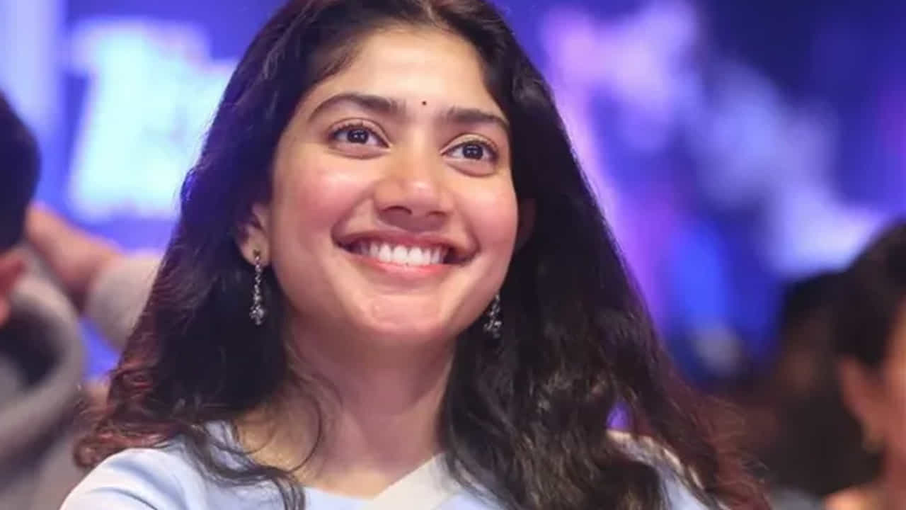 తండేల్కు ఇంత క్రేజ్ రావడానికి చైతూతో పాటు సాయి పల్లవి కూడా మేజర్ రీజన్. అలాగే హిందీలో రామాయణ్ సినిమాలో సీతగా నటిస్తున్నారు ఈ భామ. 2026, 2027 దీపావళికి ఈ రెండు భాగాలు రానున్నాయి.