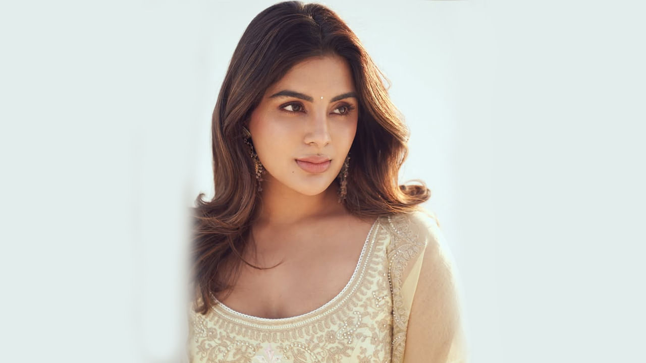 ఆమె తర్వాత ఫిబ్రవరి 2022లో విడుదలైన భీమ్లా నాయక్‌లో నటించింది. ఈ సినిమాతో టాలీవుడ్ ప్రేక్షకులకు పరిచయం అయింది. తర్వాత తెలుగులో బింబిసారలో కథానాయకిగా నటించి బ్లాక్ బస్టర్ అందుకుంది.