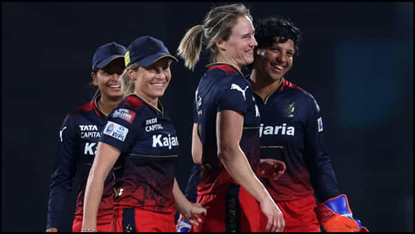 WPL 2025: గెలిచే మ్యాచ్లో ఓడిన ఆర్సీబీ! ఆ ఒక్క ఓవర్ తో గంగలో కలిసిన పెర్రీ ఇన్నింగ్స్