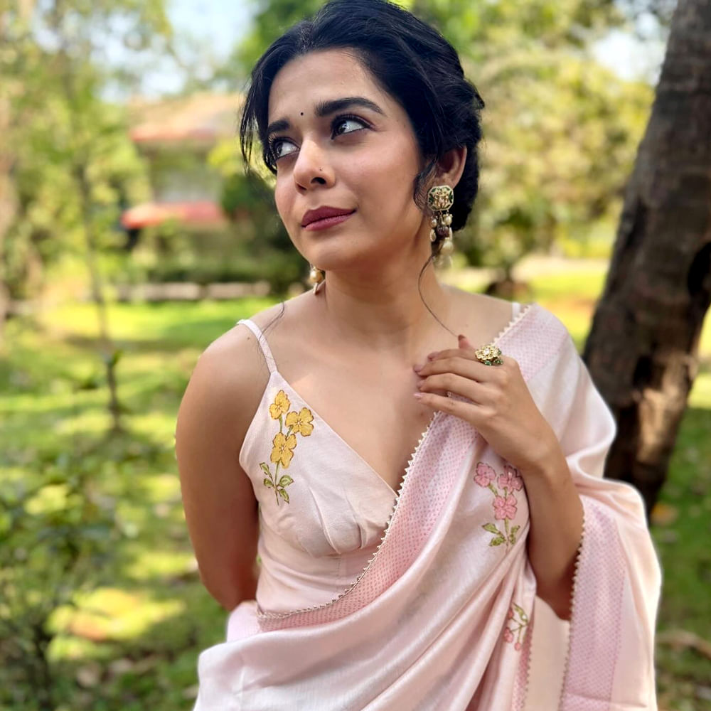 సినిమా అభిమానులకు ‘కారవాన్‌’, వెబ్‌ ప్రియులకు ‘లిటిల్‌ థింగ్స్‌’ తెలిస్తే.. మిథిలా పాల్కర్‌ తెలిసినట్టే! ఆమె నటనకు ఎంత మంది ఫ్యాన్స్‌ ఉన్నారో.. ఆమె ఫ్యాషన్‌కూ అంతేమంది ఫాలోవర్స్‌ ఉన్నారు.