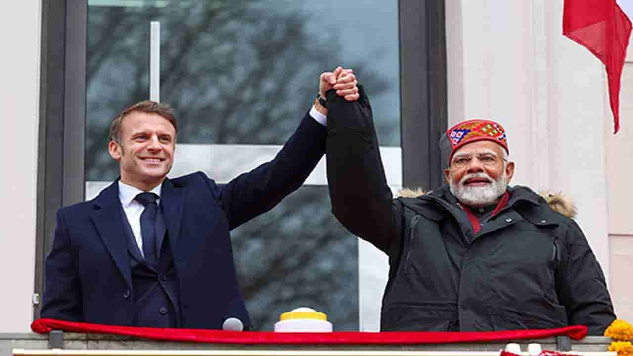ఫ్రాన్స్ అధ్యక్షుడికి మోదీ అపురూప కానుకలు.. ఏం బహూకరించారంటే?