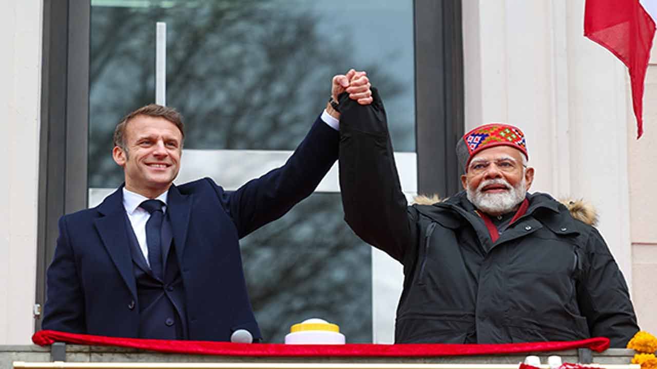 ఫ్రాన్స్ అధ్యక్షుడికి మోదీ అపురూప కానుకలు.. ఏం బహూకరించారంటే?