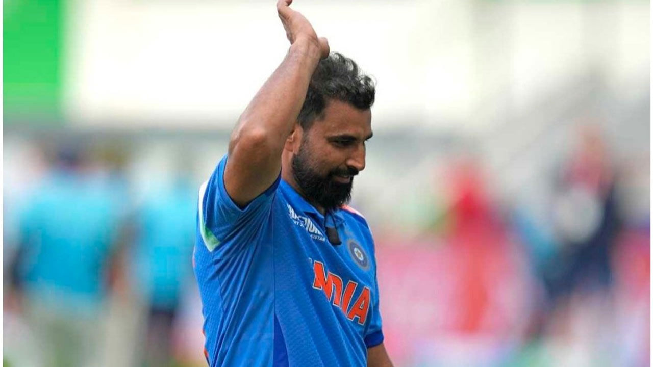 ఐసీసీ ఛాంపియన్స్ ట్రోఫీ చరిత్రలో షమీ వేసిన ఓవర్ మూడోది. బంగ్లాదేశ్‌కు చెందిన హసిబుల్ హొస్సేన్,  జింబాబ్వేకు చెందిన తినాషే పన్యాంగర ఈ పోటీలో అత్యధిక ఓవర్లు వేసిన రికార్డును కలిగి ఉన్నారు.  ఒక్కొక్కరు 13 బంతులతో ఓవర్లు వేశారు.