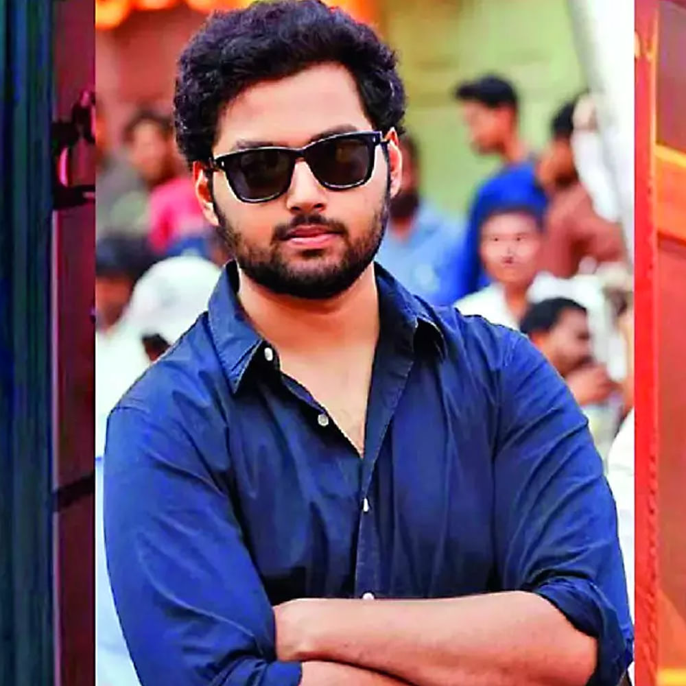 ఫస్ట్ సినిమా సంగతి ఎలా ఉన్నా.. నెక్ట్స్ అయితే బాలయ్య దర్శకత్వంలో ఆదిత్య 999, వెంకీ అట్లూరి దర్శకత్వంలో మరో సినిమా చేయనున్నారు మోక్షజ్ఞ.