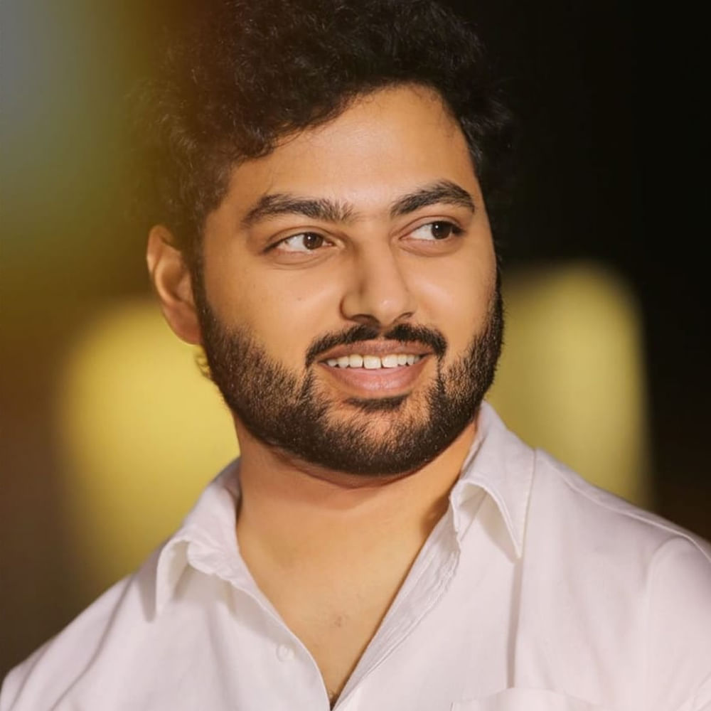 దాంతో అది నిజమేనేమో అనే ఫ్యాన్స్‌లోనూ కంగారు మొదలైంది. అప్పట్లో దీనిపై క్లారిటీ ఇచ్చారు బాలయ్య. ఆ మధ్య ఓ ఈవెంట్‌కి వచ్చిన NBK..  మోక్షజ్ఞ సినిమా ఓపెనింగ్ అనారోగ్యం కారణంగా వాయిదా పడిందన్నారు. 