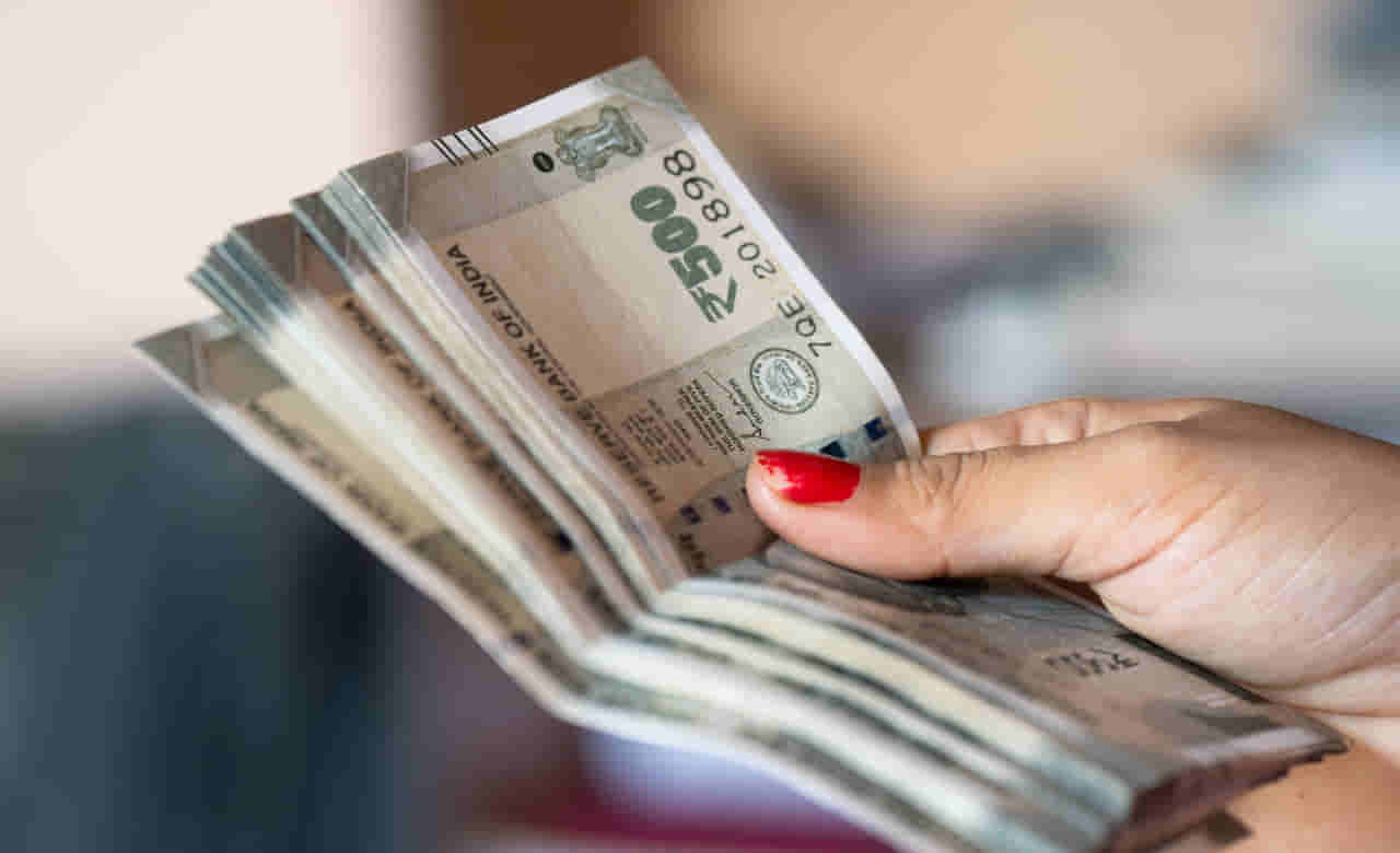 Money Astrology: అరుదైన గ్రహ యుతి.. ఒకేసారి రెండు మహా యోగాలతో వారికి ధన వృద్ధి..!