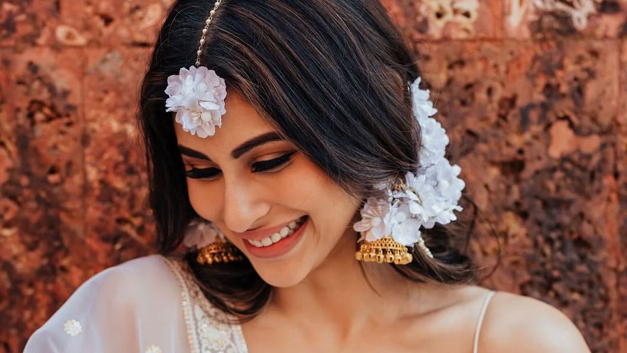 ఇక ఎప్పుడూ సోషల్ మీడియాలో యాక్టివ్ గా ఉండే ఈ ముద్దుగుమ్మ వరస ఫొటో షూట్స్ తో నెటిజన్స్ ను ఆకట్టుకుంటుంది.