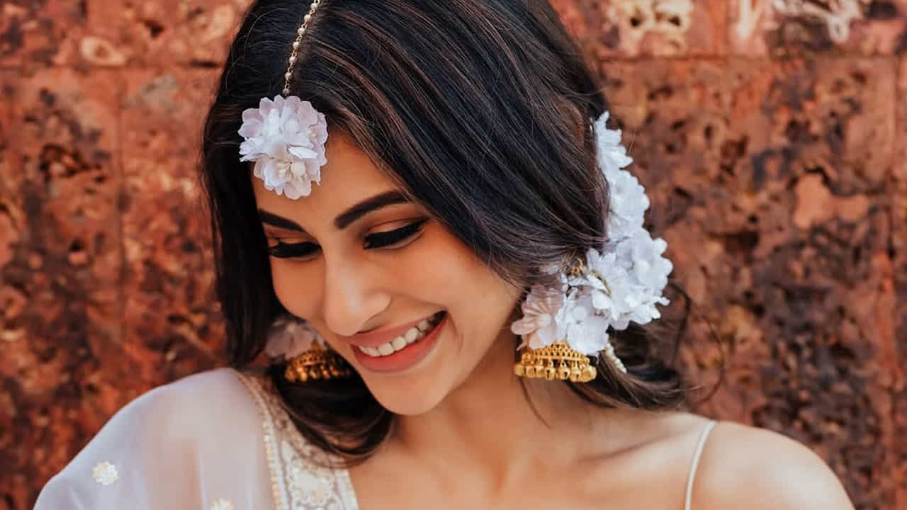 ఇక ఎప్పుడూ సోషల్ మీడియాలో యాక్టివ్ గా ఉండే ఈ ముద్దుగుమ్మ వరస ఫొటో షూట్స్ తో నెటిజన్స్ ను ఆకట్టుకుంటుంది.