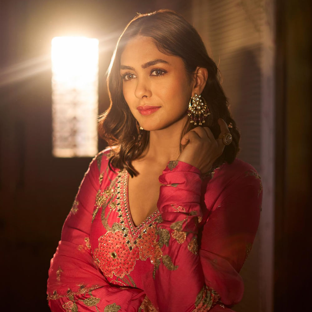 హీరోలను బట్టి కాదు, స్క్రిప్టులను బట్టే తన సెలక్షన్‌ ఉంటుందన్నారు ఈ బ్యూటీ. సో దీన్ని బట్టి..  ఓ వైపు  కమర్షియల్‌, ఇంకో వైపు పెర్ఫార్మెన్స్ ఓరియంటెడ్‌ స్క్రిప్టులకు ఓటేస్తున్నారన్నమాట మన నాయికలు. 