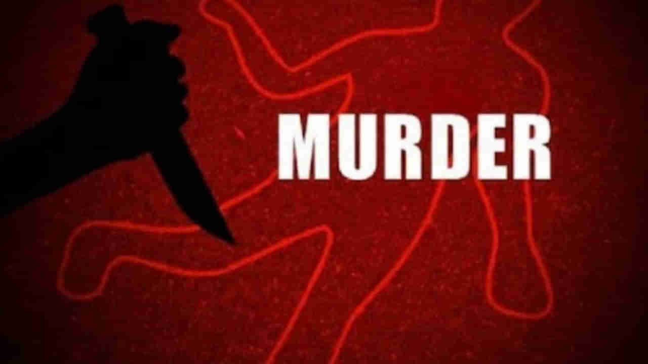 హెల్త్ సూపర్ వైజర్ దారుణ హత్య.. మిరపతోటలో గొడ్డలితో నరికి చంపిన గుర్తు తెలియని దుండగులు...