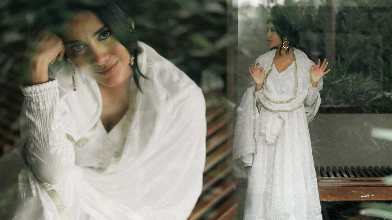 అయితే ఈ బ్యూటీ చేసిన సినిమాలు మంచి హిట్ అందుకున్నా, ఆఫర్స్ మాత్రం తక్కువే అని చెప్పాలి. అనుకున్న రేంజ్లో ఈ అమ్మడుకు ఆఫర్స్ రావడం లేదు.