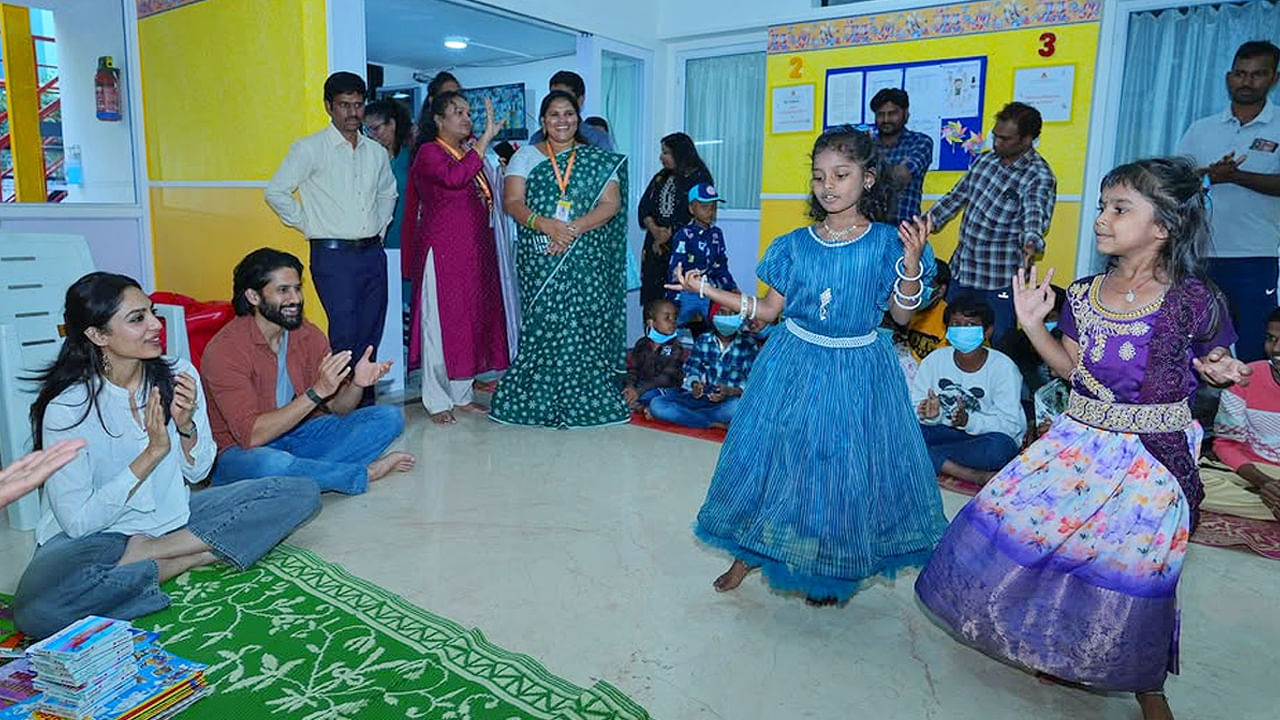  ఈ సందర్భంగా హీరో నాగ చైతన్య పిల్లలతో బాగా కలిసిపోయాడు. వారితో కలిసి సరదాగా డ్యాన్స్ కూడా వేశాడు. అడిగిన వారందరికీ సెల్ఫీలు, ఫొటోలు ఇచ్చాడు.
