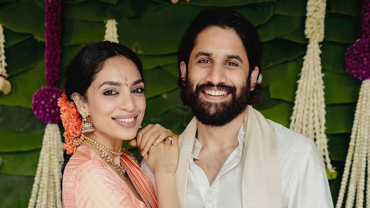 శోభిత తెలుగు చక్కగా మాట్లాడుతుందన్నారు హీరో నాగచైతన్య. భాషాపరంగా తనకు సాయం చేస్తుందన్నారు. తాను ఏదైనా కార్యక్రమంలో మాట్లాడాల్సి వస్తే, ఆమె సాయం తీసుకుంటానని చెప్పారు. ఇద్దరి సంస్కృతి, సంప్రదాయాలు, ఆచారాలు ఒకే రకంగా ఉంటాయని, ఇద్దరం గౌరవిస్తామని చెప్పారు నాగచైతన్య. ఆయన నటించిన తండేల్ తాజాగా విడుదల అయింది.