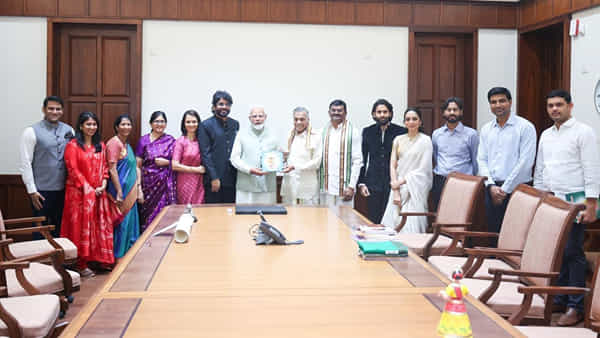 Nagarjuna Family: ప్రధాన మంత్రి నరేంద్ర మోదీతో భేటీ అయిన నాగార్జున కుటుంబం..