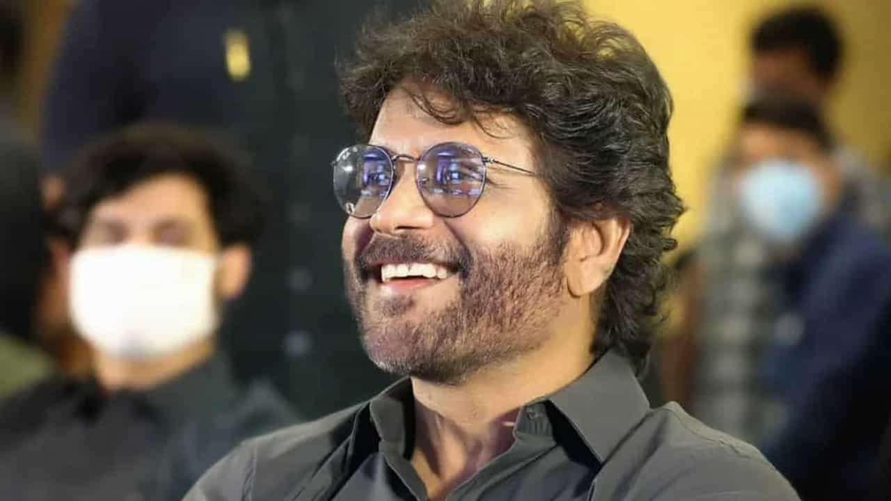 ఇక గతంతో పోలిస్తే ఈ హీరో కాస్త జోరు తగ్గించారనే చెప్పాలి. వెంకటేష్, బాలయ్య, చిరు వరస సినిమాలతో ఫుల్ బిజీ అయిపోగా, ఈ హీరో మాత్రం బిగ్ బాస్ హోస్ట్ ‌గా చేస్తూ, బిజినెస్‌లు చేసుకుంటూ.. సినిమాల విషయంలో కాస్త వెనకడుగే వేస్తున్నారు అంటున్నారు తమ అభిమానులు. 