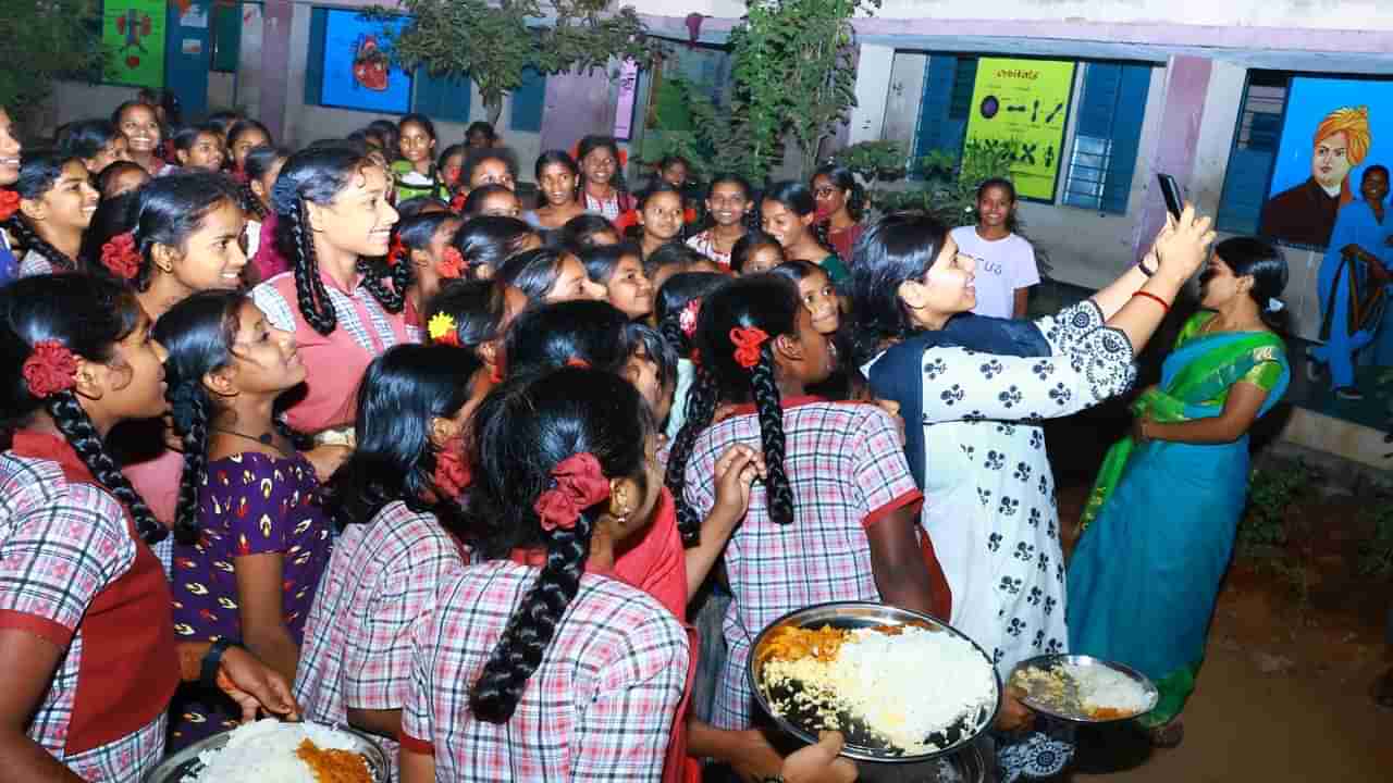 Telangana: పదో తరగతి విద్యార్థినిలకు కలెక్టర్ బంపర్ ఆఫర్.. మీరు నిజంగా సూపర్ మేడమ్!