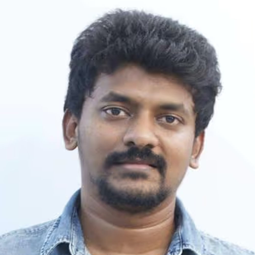 ఎవరేం అనుకున్నా ఫర్వాలేదు.. అట్లీ రూట్లోనే ట్రావెల్ చేయాలని ఫిక్స్ అయిపోయారు నెల్సన్. అందుకే ఆయన కూడా పొరుగు హీరో మీదే హోప్స్ పెట్టుకున్నారు. డార్క్ యాక్షన్ కామెడీతో కోట్లు కొల్లగొట్టేస్తారని పేరు తెచ్చుకున్నారు నెల్సన్. ఈయన కైండ్ ఆఫ్ సినిమాలకు ప్యాన్ ఇండియా మార్కెట్ ఎలా ఉంటుందోననే అనుమానం ఉన్నవారికి... ఆ డౌట్స్ ఏమీ అక్కర్లేదని చెప్పేసింది జైలర్ సినిమా.