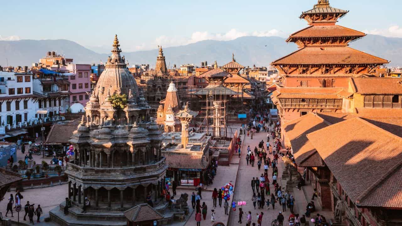 నేపాల్ (Nepal) భారతీయ పౌరులు నేపాల్‌కు నిరవధిక వీసా రహిత ప్రవేశాన్ని పొందుతారు. ఖాట్మండులోని చారిత్రాత్మక దేవాలయాలను దర్శించుకోవచ్చు. అన్నపూర్ణ ప్రాంతంలో ట్రెక్కింగ్‌ చేయవచ్చు. పోఖారాలో ప్రశాంతమైన విహారయాత్రను ఆస్వాదించవచ్చు.