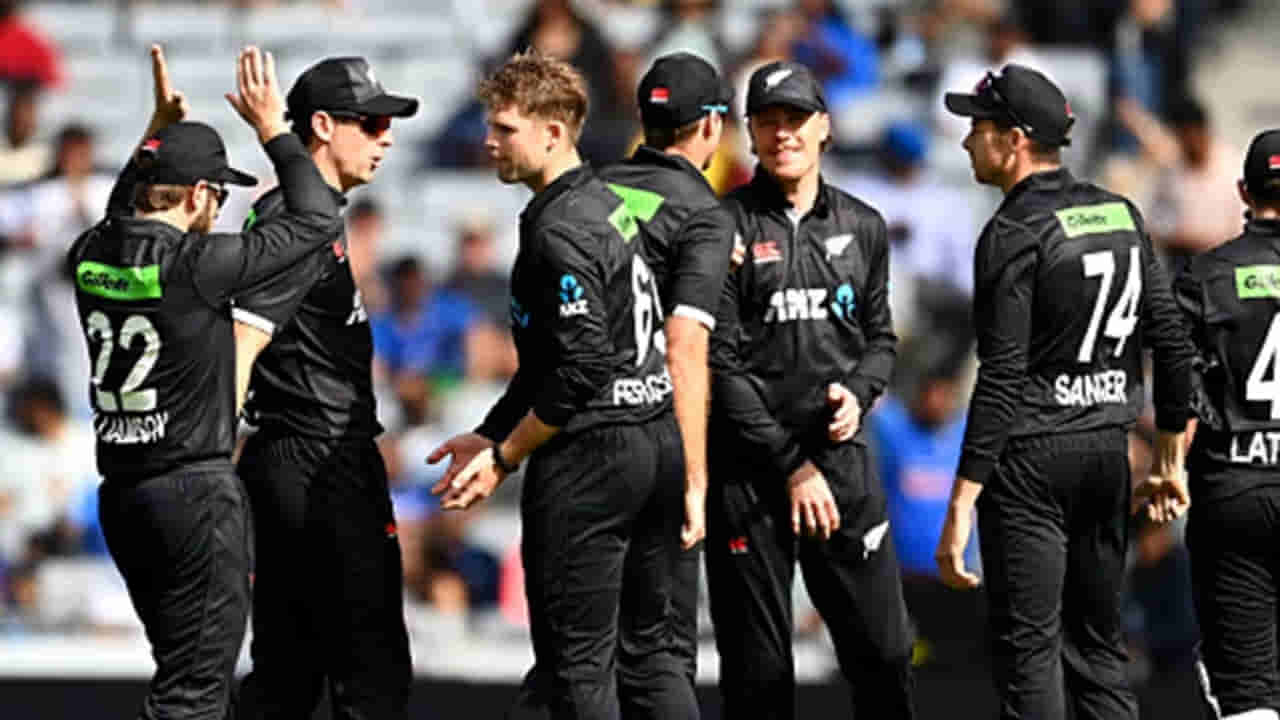 ఛాంపియన్స్ ట్రోఫీకి ముందే మరో జట్టుకు బ్యాడ్ న్యూస్.. గాయంతో 105 కిమీల స్పీడ్ బౌలర్ ఔట్?