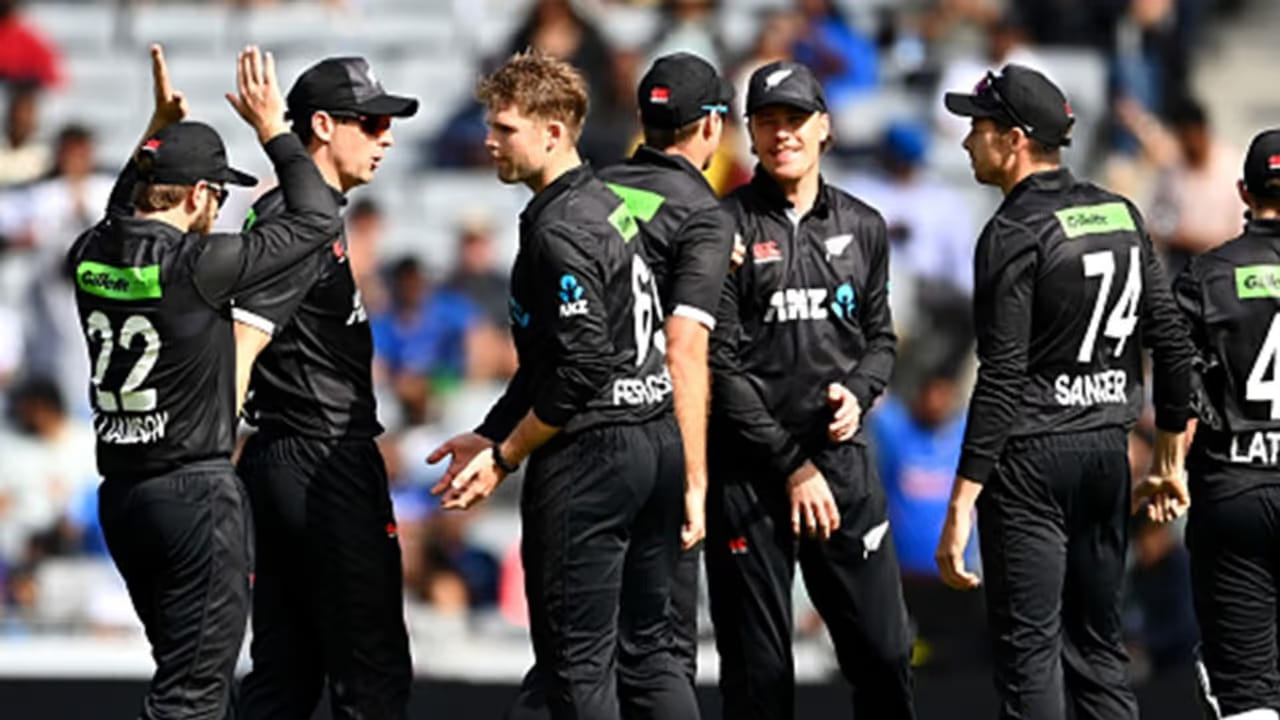 ఛాంపియన్స్ ట్రోఫీకి ముందే మరో జట్టుకు బ్యాడ్ న్యూస్.. గాయంతో 105 కిమీల స్పీడ్ బౌలర్ ఔట్?